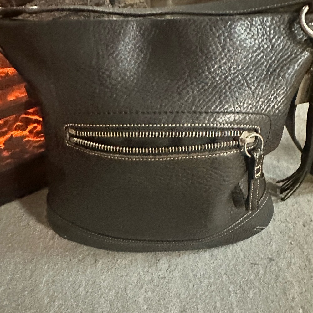Coach Vintage Black Pebbled Leather Shoulder Bag w/tassel and Hangtag EUC - Picture 3 of 9